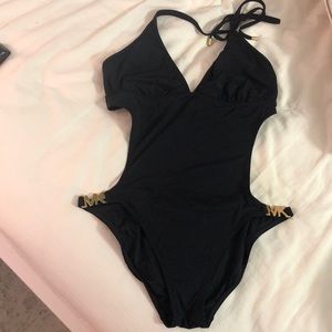 One Piece MICHEAL KORS bathing suit.